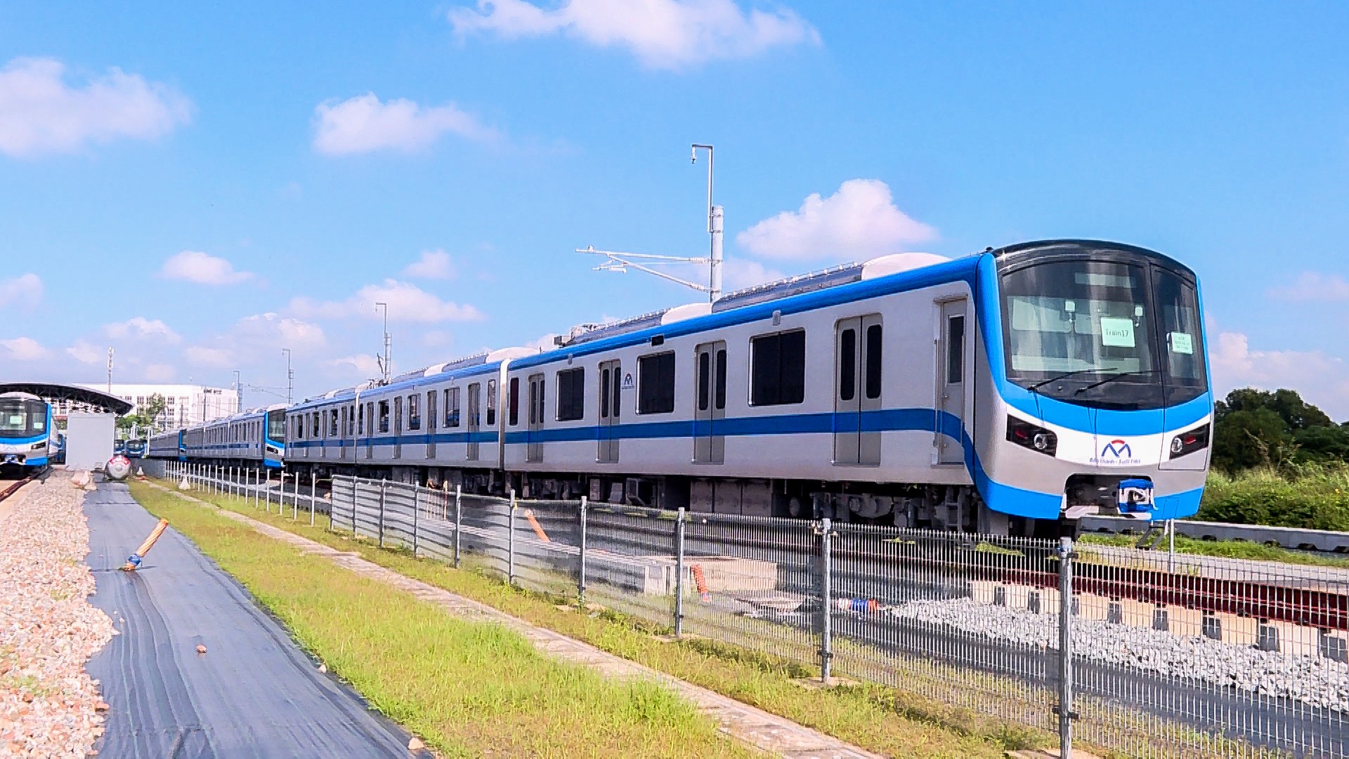 Tuyến Metro số 1 (Bến Thành - Suối Tiên) chính thức chạy thử nghiệm.